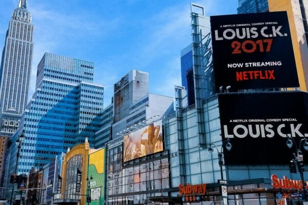 Busy New York City street scene with Empire State Building, yellow taxis, billboards – study abroad in USA guidance by ASK Consultants Karachi.